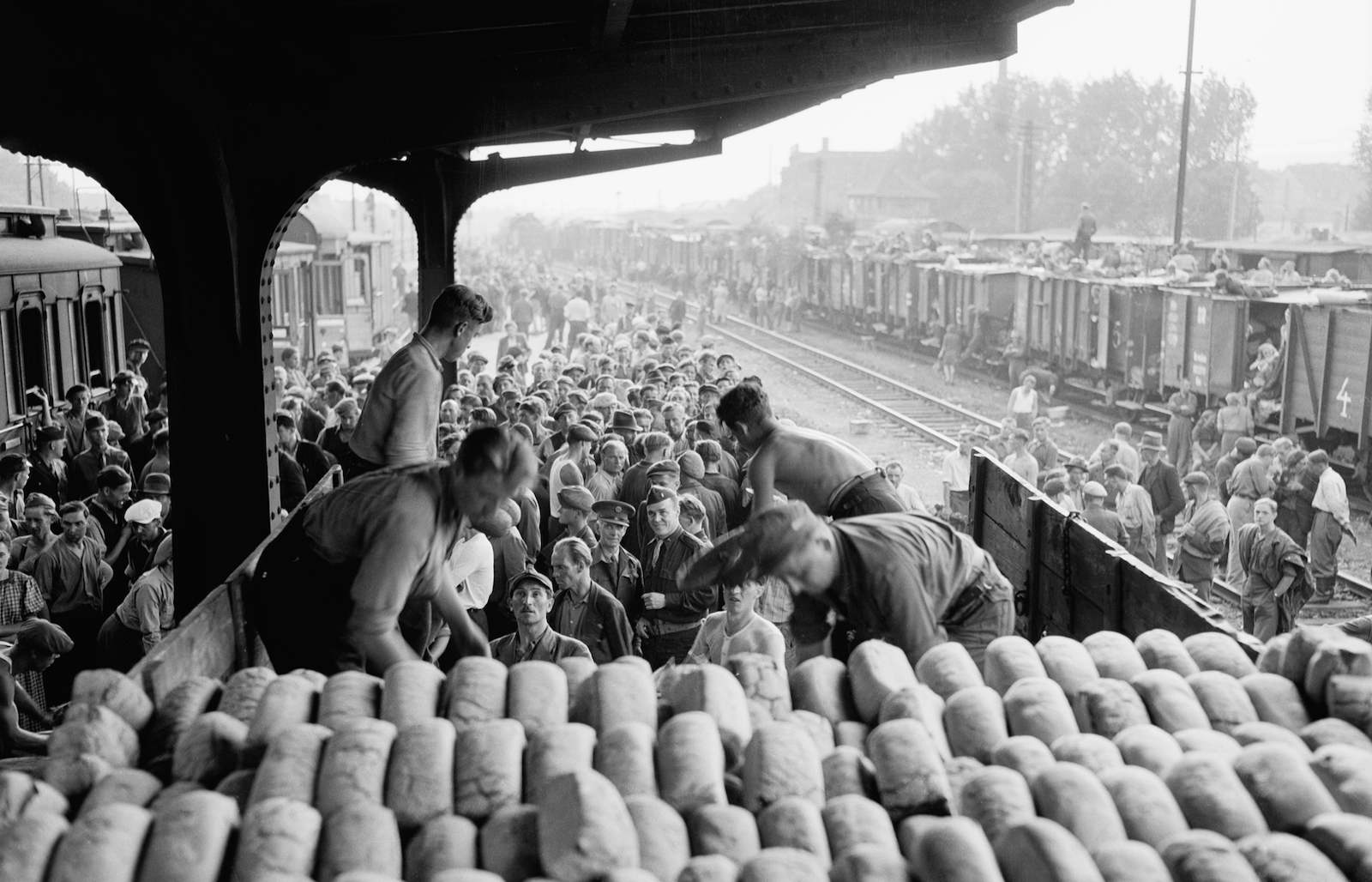 Relief workers unloading bread, 1945