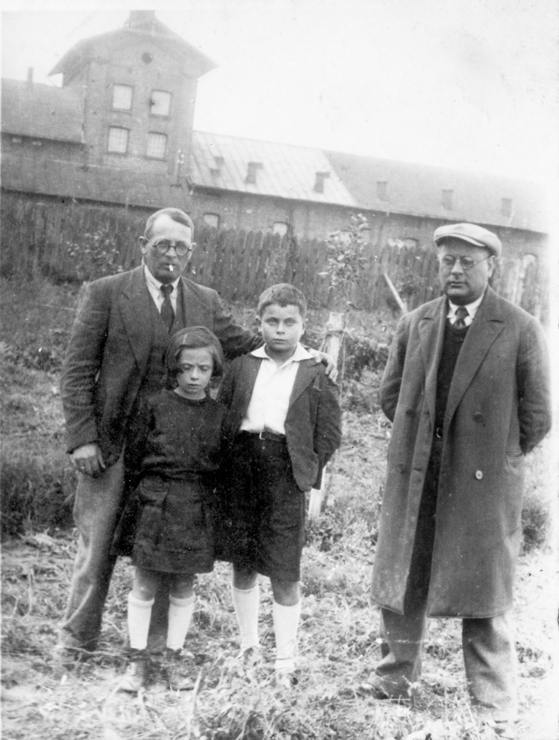 Hannan Teitel with his uncle Icok, sister Regina, and father Zindel