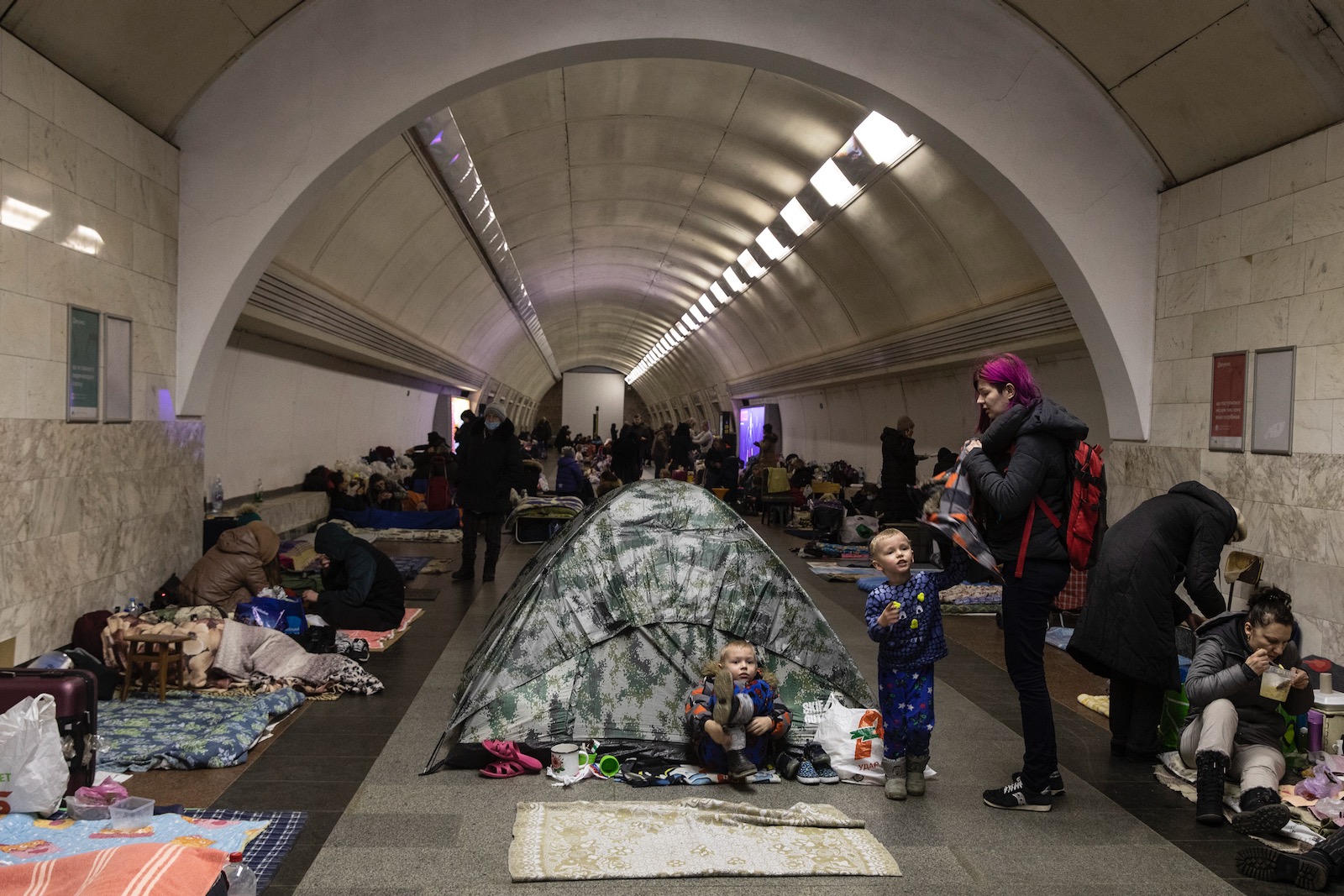 Ukrainians camping in a Kyiv metro station, March 2022