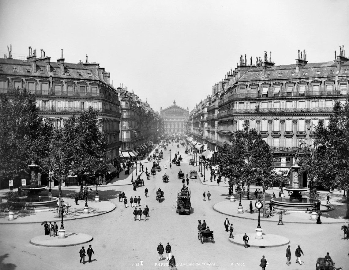 The avenue de l’Opéra, Paris, circa 1900