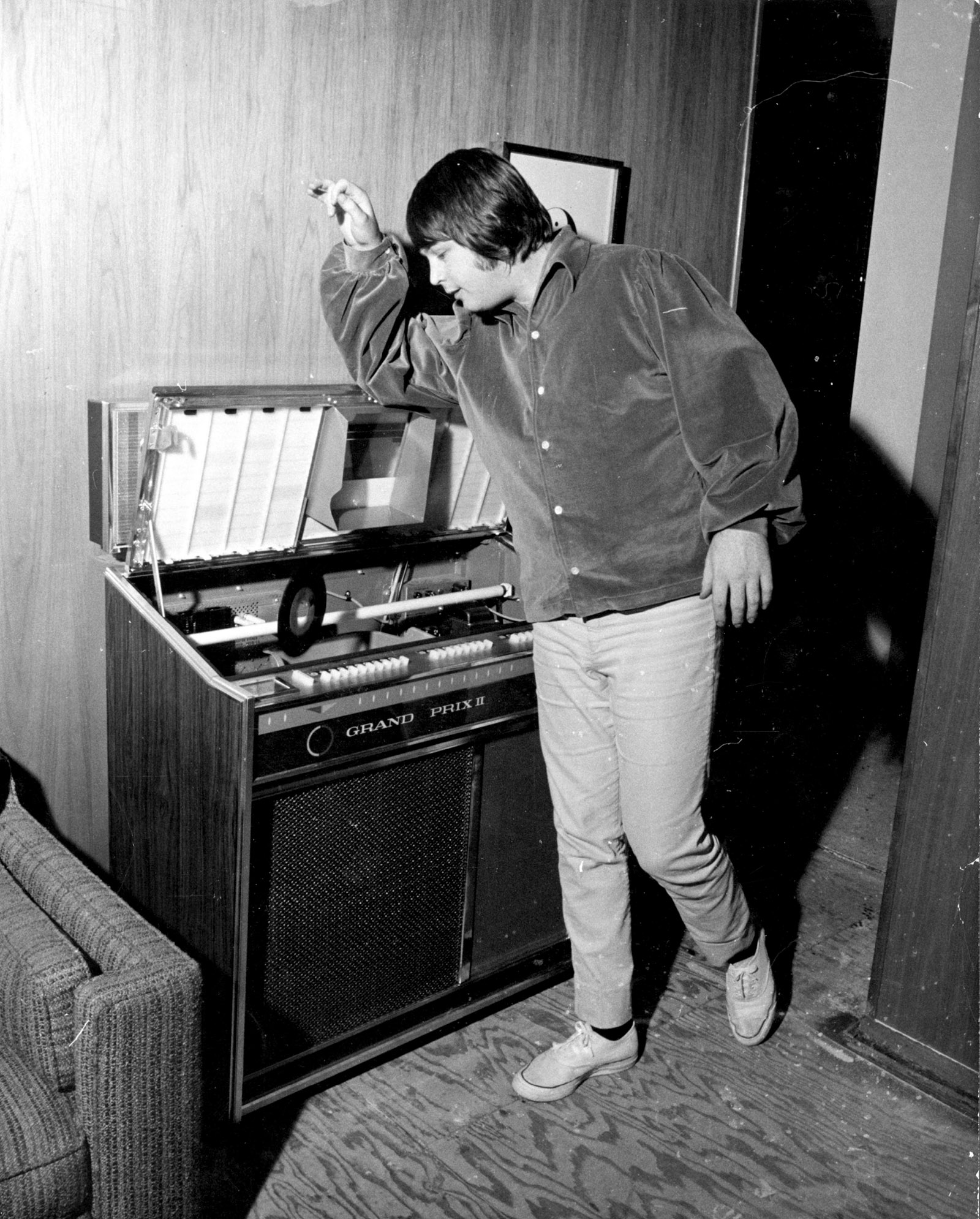 Brian Wilson standing over a jukebox