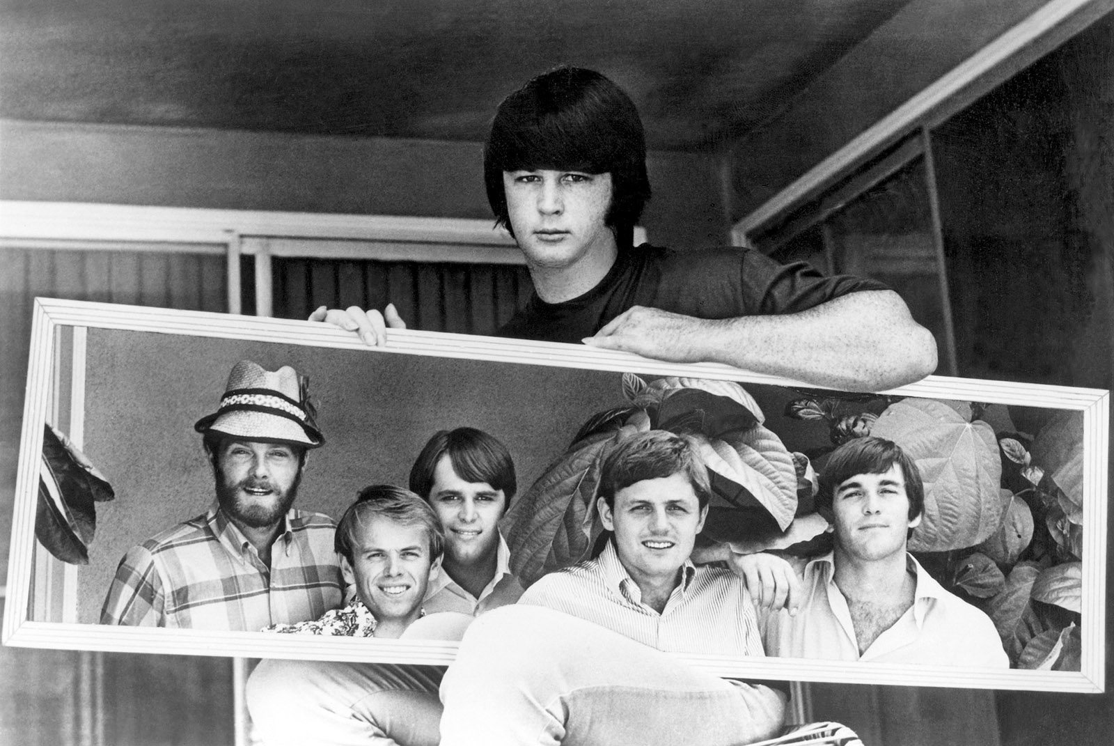 Brian Wilson holding a mirror reflecting the other members of the Beach Boys, 1966