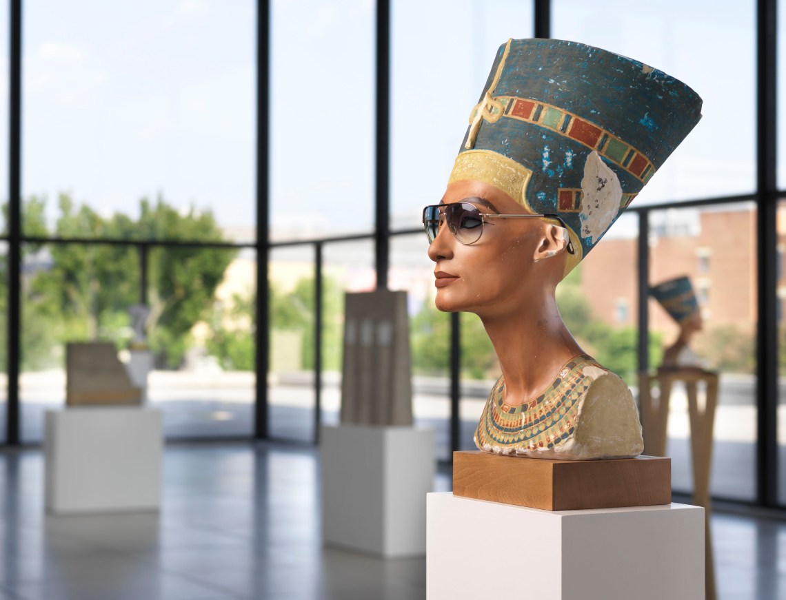 Photograph of Isa Genzken's sculpture of a bust of Nefirtiti, wearing sunglasses