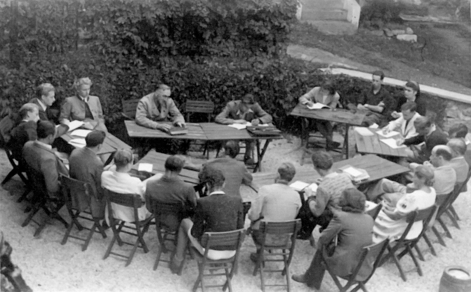 An undated photo of Friedrich Hayek leading a discussion at the Alpbach summer seminar