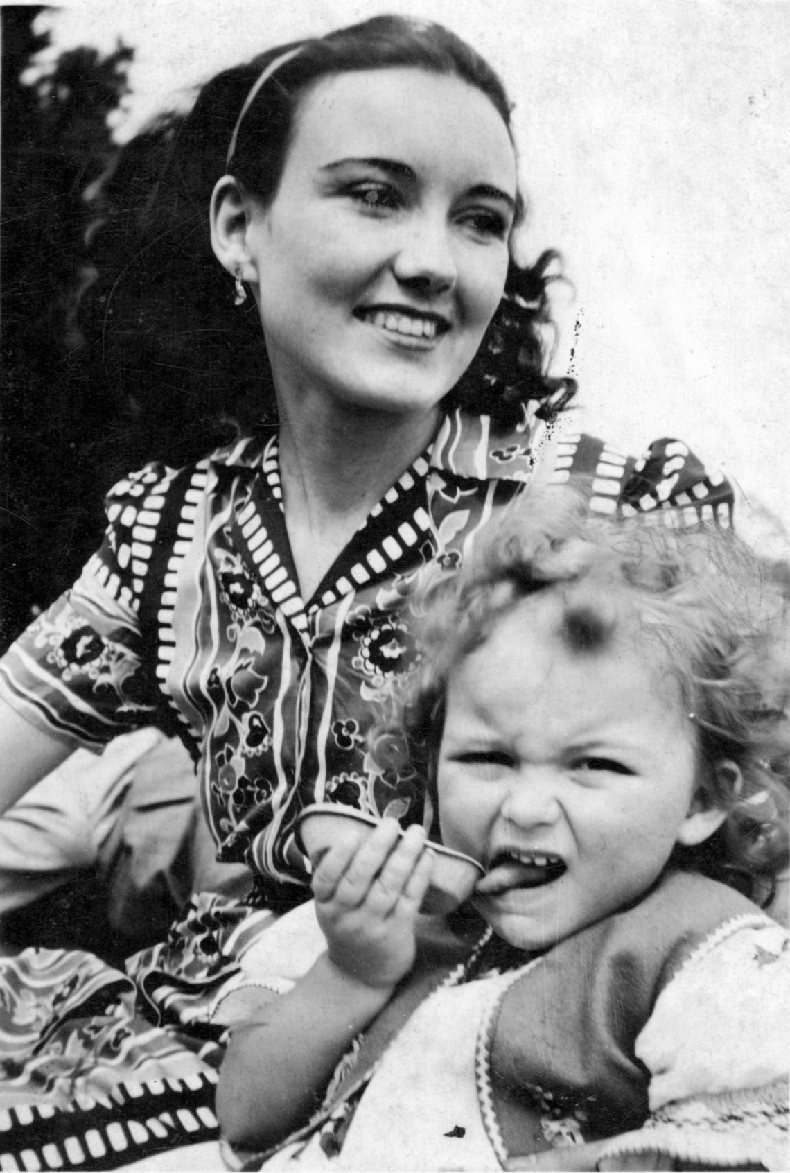 Barbara Comyns and her daughter, Caroline